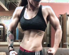 Natural Tits huge muscles flexing