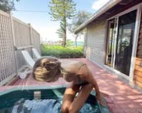 Sarah Lloyd Blowjob And Riding Pool Sextape