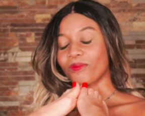 lunamystyque lick feet pvt show
