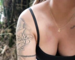 Dianita_1988 squirt show in public park