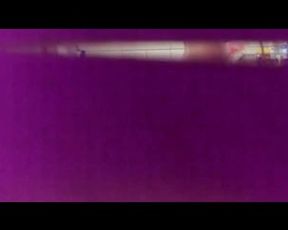 Espiando como se bana la tia