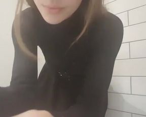 Masturbate in the toilet