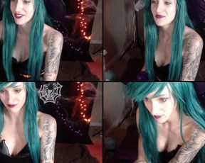KittyQuinn diddles her muffin in free cam recording 2017-10-16_052004