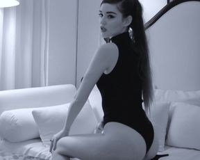 Ari Dee Sexy Strip