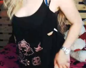 katrinablondie plays with Pussy