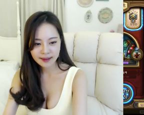 asian streamer nip slip