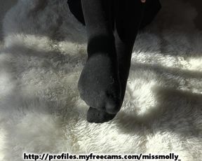 mollydoll toe scrunching foot fetish