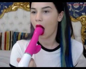 DaishaMuslim sucking on a dildo