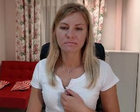 sexy ass schoolgirl dances flashes