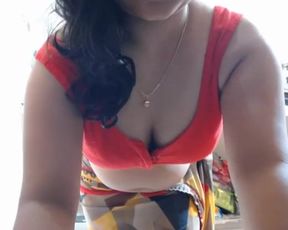 Sonalidesigirl in kitchen