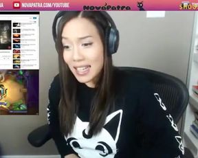 Twitch Streamer forgets camera is on and masturbates