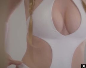 Kendra Sunderland blacks